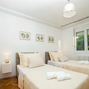 Casa Ana Zara